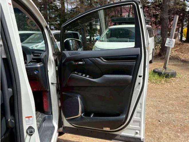 ヴェルファイアハイブリッド 2.5 ZR Gエディション E-Four 4WD　ドライブレコーダー　両側パワスラ　パワステ　パワーウィンドウ　TV　ナビ　バックカメラ　電動リアゲート　後席モニター　電動シート　シートヒーター　オットマン　クルーズコントロール　キーレスエントリー 2500