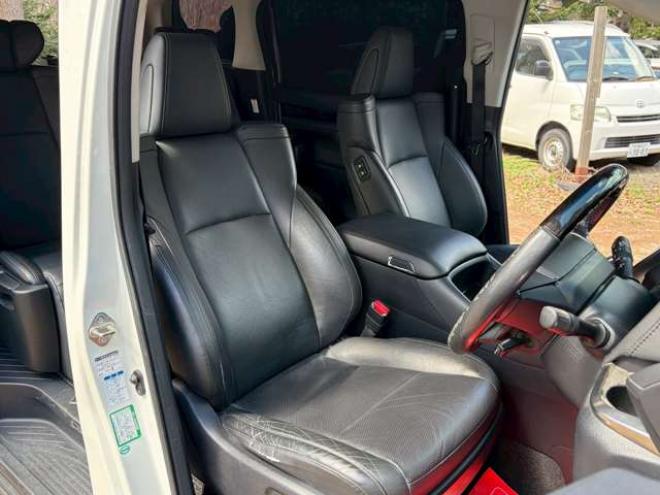 ヴェルファイアハイブリッド 2.5 ZR Gエディション E-Four 4WD　ドライブレコーダー　両側パワスラ　パワステ　パワーウィンドウ　TV　ナビ　バックカメラ　電動リアゲート　後席モニター　電動シート　シートヒーター　オットマン　クルーズコントロール　キーレスエントリー 2500