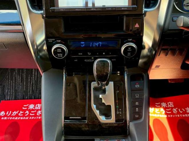 ヴェルファイアハイブリッド 2.5 ZR Gエディション E-Four 4WD　ドライブレコーダー　両側パワスラ　パワステ　パワーウィンドウ　TV　ナビ　バックカメラ　電動リアゲート　後席モニター　電動シート　シートヒーター　オットマン　クルーズコントロール　キーレスエントリー 2500