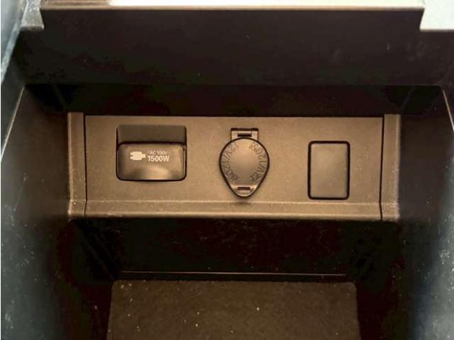 ヴェルファイアハイブリッド 2.5 ZR Gエディション E-Four 4WD　ドライブレコーダー　両側パワスラ　パワステ　パワーウィンドウ　TV　ナビ　バックカメラ　電動リアゲート　後席モニター　電動シート　シートヒーター　オットマン　クルーズコントロール　キーレスエントリー 2500