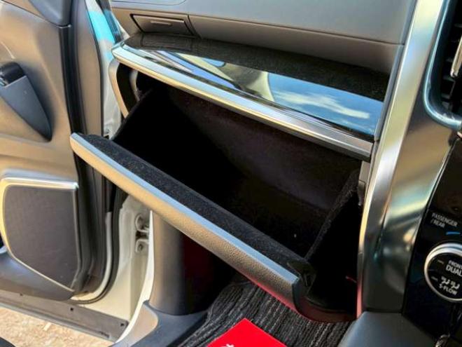 ヴェルファイアハイブリッド 2.5 ZR Gエディション E-Four 4WD　ドライブレコーダー　両側パワスラ　パワステ　パワーウィンドウ　TV　ナビ　バックカメラ　電動リアゲート　後席モニター　電動シート　シートヒーター　オットマン　クルーズコントロール　キーレスエントリー 2500