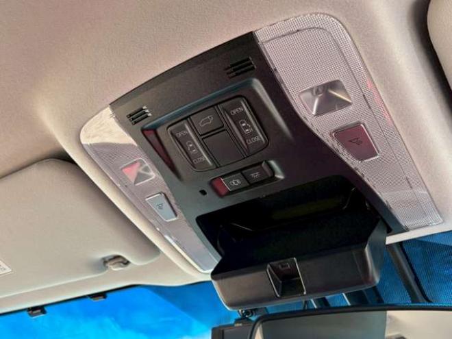 ヴェルファイアハイブリッド 2.5 ZR Gエディション E-Four 4WD　ドライブレコーダー　両側パワスラ　パワステ　パワーウィンドウ　TV　ナビ　バックカメラ　電動リアゲート　後席モニター　電動シート　シートヒーター　オットマン　クルーズコントロール　キーレスエントリー 2500