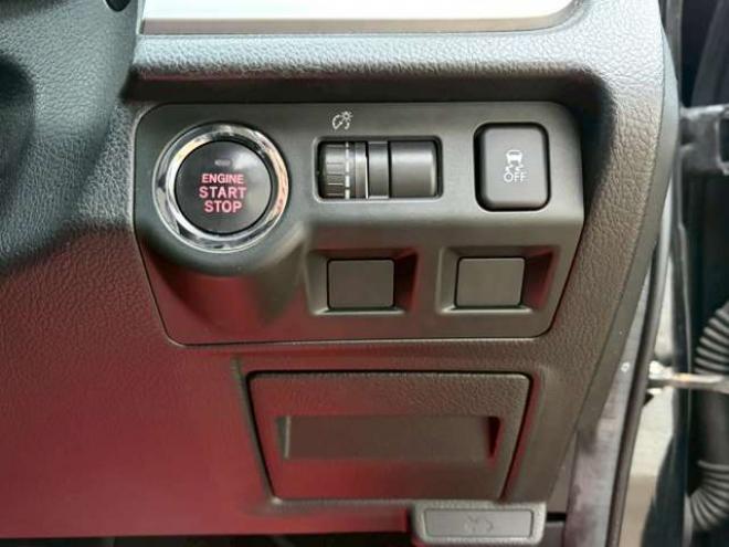 フォレスター2.0XT アイサイト 4WD　ターボ　パワステ　パワーウィンドウ　純正アルミ　ABS　キーレスエントリー　ETC　シートヒーター　社外エンジンスターター　パドルシフト　エアコン　電動シート　クルーズコントロール　盗難防止装置 2000