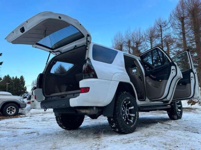 ハイラックスサーフ2.7 SSR-G 4WD　禁煙車　パワステ　パワーウィンドウ　ETC　社外ナビ　バックカメラ　キーレスエントリー　リフトアップ　エンジンスターター　寒冷地仕様　ABS　エアコン　盗難防止装置　社外アルミホイール 2700