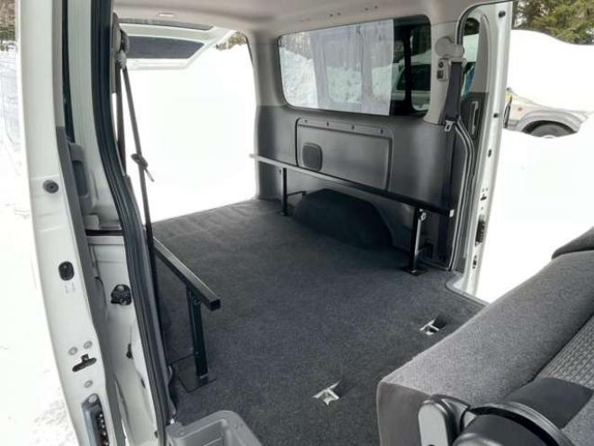 キャラバンNV350 2.5 プレミアムGX ロングボディ ディーゼルターボ 4WD　ベッドキット　スマートキー　キーレスエントリー　パワステ　パワーウィンドウ　ABS　ETC　エアコン　盗難防止装置　両側スライドドア 2500