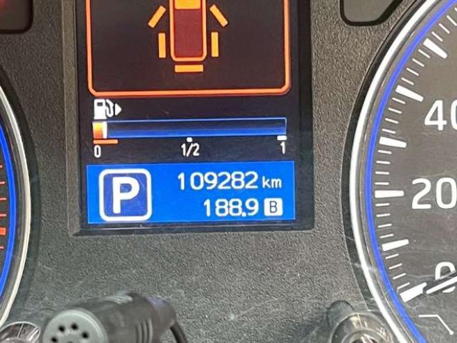 キャラバンNV350 2.5 プレミアムGX ロングボディ ディーゼルターボ 4WD　ベッドキット　スマートキー　キーレスエントリー　パワステ　パワーウィンドウ　ABS　ETC　エアコン　盗難防止装置　両側スライドドア 2500