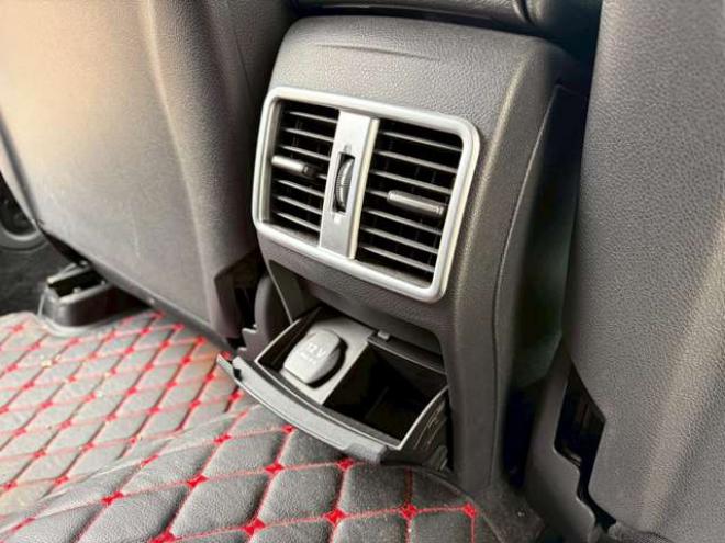 ベンツCLAクラス CLA250 4マチック 4WD　ナビ　バックカメラ　ETC　キーレスエントリー　シートヒーター　エアコン　クルーズコントロール　ABS　盗難防止装置　パワステ　パワーウィンドウ　横滑防止装置　パーキングアシスト　アイドリングストップ 正規輸入車 2000