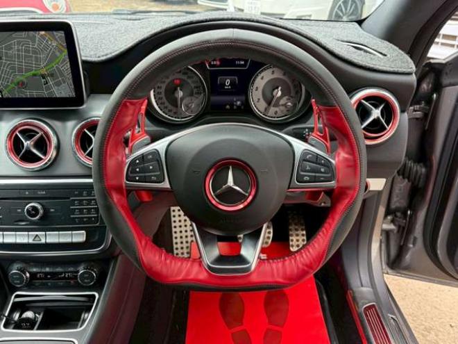 ベンツCLAクラス CLA250 4マチック 4WD　ナビ　バックカメラ　ETC　キーレスエントリー　シートヒーター　エアコン　クルーズコントロール　ABS　盗難防止装置　パワステ　パワーウィンドウ　横滑防止装置　パーキングアシスト　アイドリングストップ 正規輸入車 2000