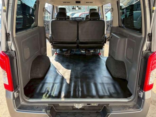 キャラバンNV350 2.5 プレミアムGX ロングボディ ディーゼルターボ 4WD　ヒッチメンバー　エンジンスターター　パワステ　パワーウィンドウ　純正ナビ　バックカメラ　ETC　社外アルミホイール　ABS　キーレスエントリー　ドライブレコーダー 2500