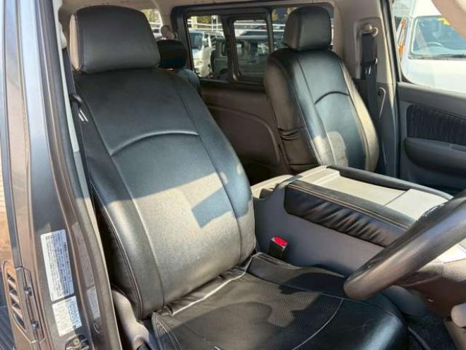 キャラバンNV350 2.5 プレミアムGX ロングボディ ディーゼルターボ 4WD　ヒッチメンバー　エンジンスターター　パワステ　パワーウィンドウ　純正ナビ　バックカメラ　ETC　社外アルミホイール　ABS　キーレスエントリー　ドライブレコーダー 2500