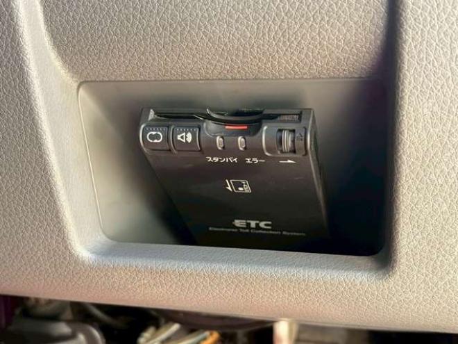 キャラバンNV350 2.5 プレミアムGX ロングボディ ディーゼルターボ 4WD　ヒッチメンバー　エンジンスターター　パワステ　パワーウィンドウ　純正ナビ　バックカメラ　ETC　社外アルミホイール　ABS　キーレスエントリー　ドライブレコーダー 2500