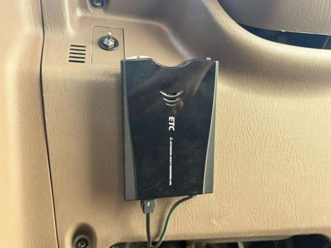 ハイラックスサーフ2.7 SSR-V ワイドボディ 4WD　US仕様　リフトアップ　全塗装済　社外ナビ　パワステ　パワーウィンドウ　ETC　バックカメラ　アルミホイール　ルーフレール　キーレスエントリー　ABS　エアコン 2700