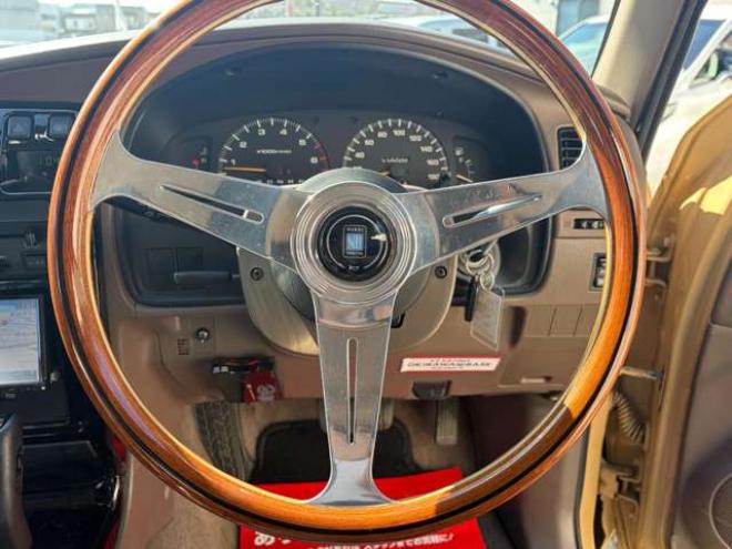 ハイラックスサーフ2.7 SSR-V ワイドボディ 4WD　US仕様　リフトアップ　全塗装済　社外ナビ　パワステ　パワーウィンドウ　ETC　バックカメラ　アルミホイール　ルーフレール　キーレスエントリー　ABS　エアコン 2700