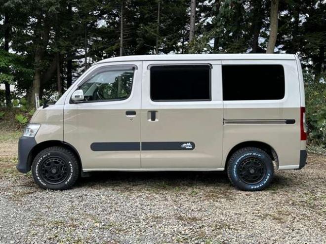 タウンエースバン1.5 GL 4WD　アルトピアーノ　ベージュツートン全塗装済　ベッドキット　セカンドバッテリー　ETC　フルセグTVナビ　バックカメラ　アイドリングストップ　ABS　レーンキープアシスト　盗難防止装置　パワステ　パワーウィンドウ 1500