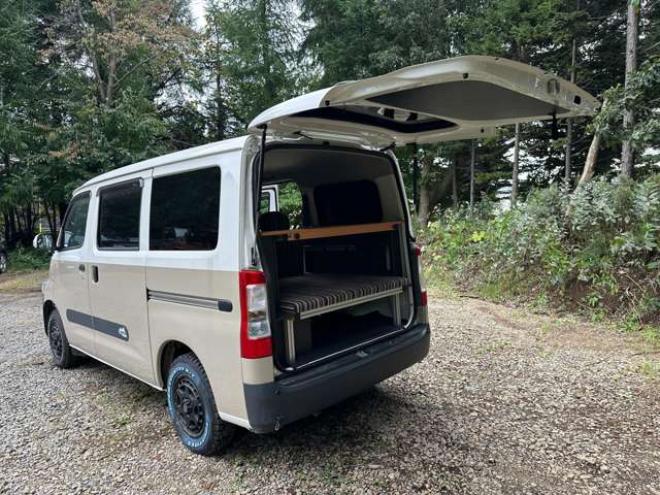 タウンエースバン1.5 GL 4WD　アルトピアーノ　ベージュツートン全塗装済　ベッドキット　セカンドバッテリー　ETC　フルセグTVナビ　バックカメラ　アイドリングストップ　ABS　レーンキープアシスト　盗難防止装置　パワステ　パワーウィンドウ 1500