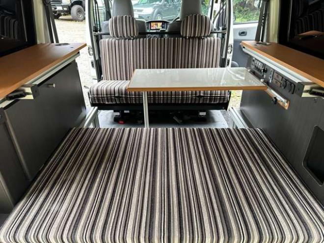 タウンエースバン1.5 GL 4WD　アルトピアーノ　ベージュツートン全塗装済　ベッドキット　セカンドバッテリー　ETC　フルセグTVナビ　バックカメラ　アイドリングストップ　ABS　レーンキープアシスト　盗難防止装置　パワステ　パワーウィンドウ 1500