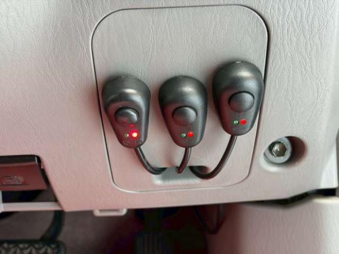 ハイラックスサーフ2.7 SSR-X アメリカンバージョン 4WD　社外ナビ　バックカメラ　リフトアップ　社外アルミ　エアコン　社外ETC　グリルガード　グッドリッチマフラー　LEDライト　全塗装済　パワーウィンドウ　パワステ　キーレス　ダッシュマット　タープ 2700