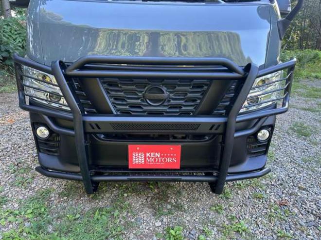 キャラバンNV350 2.5 プレミアムGX ロングボディ ディーゼルターボ 4WD　ABS　衝突軽減ブレーキ　横滑防止装置　盗難防止装置　エアコン　パワステ　パワーウィンドウ　キーレス　片側スライドドア　フォグランプ　ETC　エアバッグ　オリジナル全塗装アンビルグレー　フロントグリル 2500