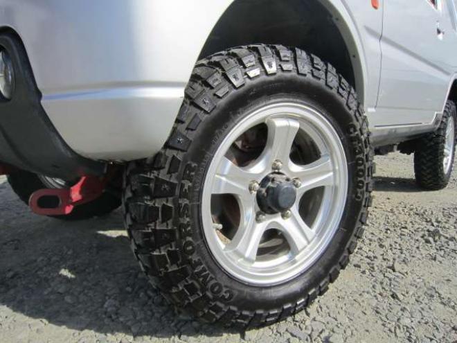 AZオフロードXC 4WD　道外仕入れ リフトアップ 左右レカロシート 社外アルミ+MTタイヤ フォグ バイザー マフラー エンスタ 車検令和10年4月 スタッドレス+アルミセット積込み 1年間走行無制限保証付 660