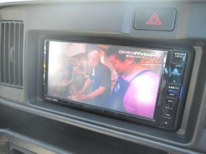 ハイゼットカーゴ デラックス SAIII ハイルーフ 4WD　道外仕入れ 後期型1オーナー  レーンキープアシスト　横滑り防止装置　衝突被害軽減ブレーキ　障害物センサー　ナビ&フルセグTV+Bカメラ キーレス  ドアバイザー Pガラス 記録簿 1年保証付 660