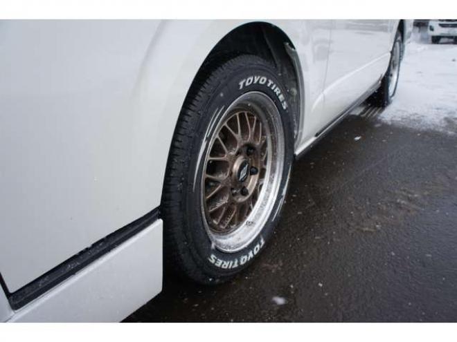 ハイエース2.7 GL ロング ミドルルーフ 4WD　ワンオーナー　ケンウッド9インチナビTV　Bカメラ　フリップダウンモニター　ワークエクストラップ17インチAW　415コブラフロントスポイラー　ベッドキット　LEDヘッドライト　スマキー　AC100V 2700