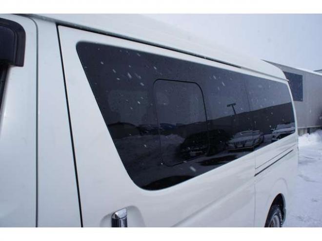 ハイエース2.7 GL ロング ミドルルーフ 4WD　ワンオーナー　ケンウッド9インチナビTV　Bカメラ　フリップダウンモニター　ワークエクストラップ17インチAW　415コブラフロントスポイラー　ベッドキット　LEDヘッドライト　スマキー　AC100V 2700