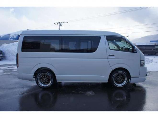 ハイエース2.7 GL ロング ミドルルーフ 4WD　ワンオーナー　ケンウッド9インチナビTV　Bカメラ　フリップダウンモニター　ワークエクストラップ17インチAW　415コブラフロントスポイラー　ベッドキット　LEDヘッドライト　スマキー　AC100V 2700