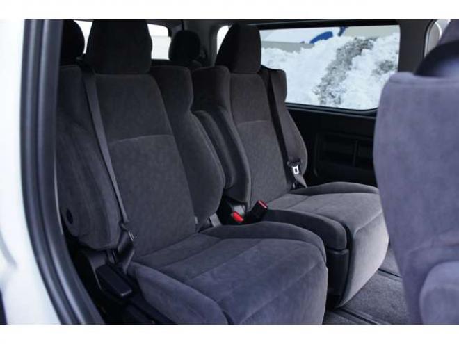 ハイエースファインテックツアラー4WD　R8.1登録済未使用車　デジタルインナーミラー　パノラミックビューモニター　寒冷地仕様　セカンドシート&サードシートオットマン付きキャプテンシート　10人乗り 登録済未使用車 2700