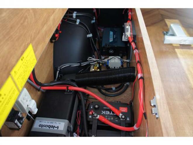 ハイエースバン2.8 スーパーGL ロング ディーゼルターボ 4WD　キャンパー鹿児島製　CKワイルダー　車中泊仕様　REVOシート　室内用エアコン　ベバストFFヒーター　走行充電　サブバッテリー　外部電源　オリジナルベッド　電動開閉バックドア　415SAFARI丸目キット 2800
