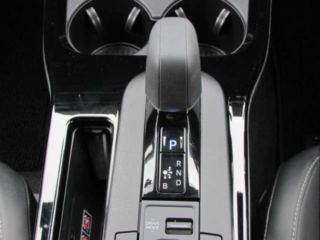 プリウス2.0 Z E-Four 4WD　純正ナビ/レーダークルーズコントロール/衝突軽減ブレーキ/全周囲カメラ/シートヒーター/シートエアコン/電動リアゲート/LEDヘッド/フルセグTV/ブルートゥース/ビルドインETC/ドライブレコーダー 2000