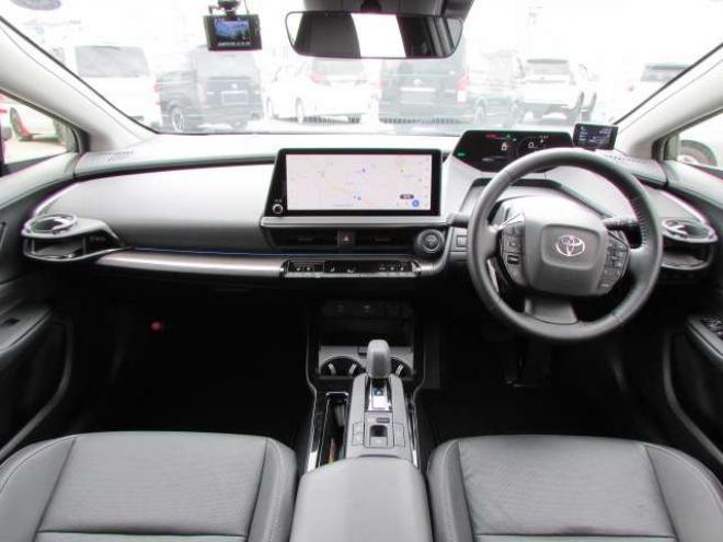 プリウス2.0 Z E-Four 4WD　純正ナビ/レーダークルーズコントロール/衝突軽減ブレーキ/全周囲カメラ/シートヒーター/シートエアコン/電動リアゲート/LEDヘッド/フルセグTV/ブルートゥース/ビルドインETC/ドライブレコーダー 2000