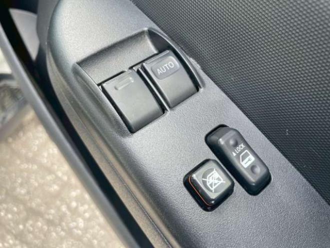 ハイエースコミューター 2.7 DX 4WD　4WD　2ナンバー　社内置き去り防止装置　純正ナビ　ドラレコ　パワースライド　全方位カメラ　寒冷地仕様 2700
