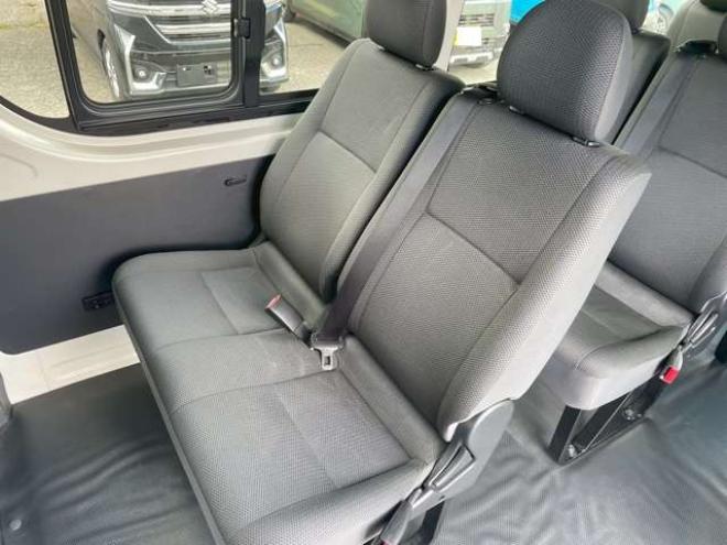 ハイエースコミューター 2.7 DX 4WD　4WD　2ナンバー　社内置き去り防止装置　純正ナビ　ドラレコ　パワースライド　全方位カメラ　寒冷地仕様 2700