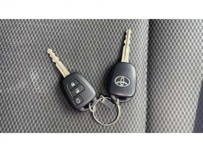 ハイエースコミューター 2.7 DX 4WD　4WD　2ナンバー　社内置き去り防止装置　純正ナビ　ドラレコ　パワースライド　全方位カメラ　寒冷地仕様 2700