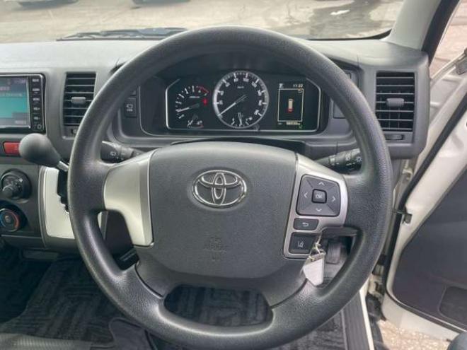 ハイエースコミューター 2.7 DX 4WD　4WD　2ナンバー　社内置き去り防止装置　純正ナビ　ドラレコ　パワースライド　全方位カメラ　寒冷地仕様 2700