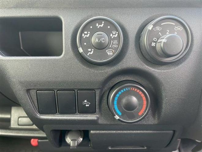 ハイエースバン2.8 中温冷凍バン ロング ディーゼルターボ 4WD　 2800