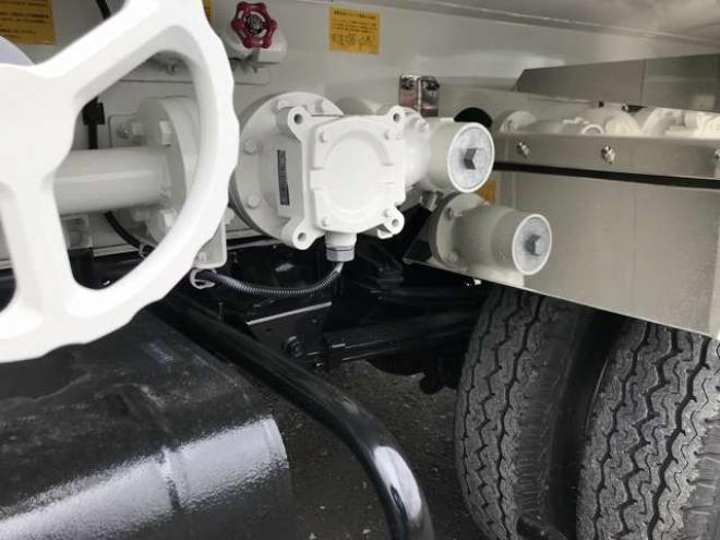 デュトロタンクローリー 2DG-XZU685M 新明和工業　 4WD 4000