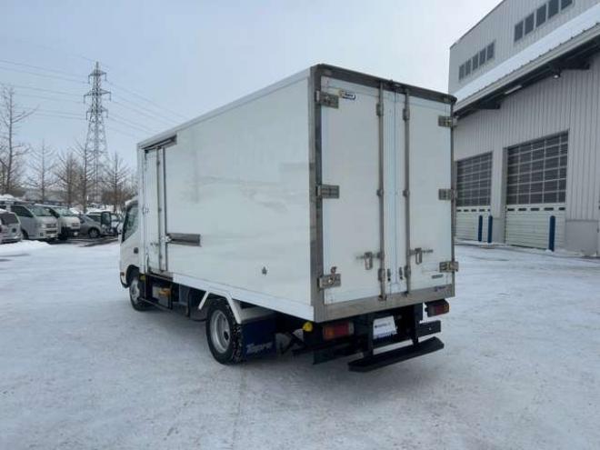 デュトロ冷凍バン　TKG-XZU695M 東プレ　 4WD 4000