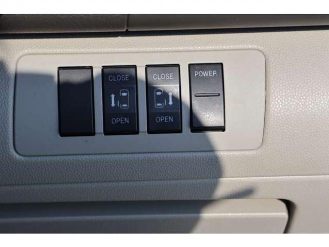 MPV2.3 23C 4WD　検二年　バックモニター　両側電動スライドドア　TV　自社　ローンカノウ 2300