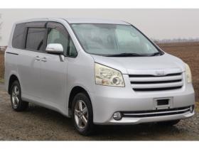 ノア　2.0 X 4WD　検二年　バックカメラ　自社　ローンカノウ 2000