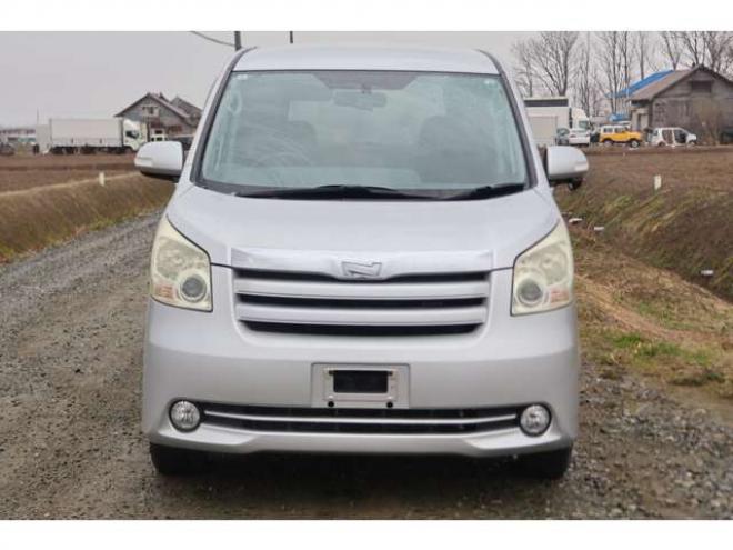 ノア2.0 X 4WD　検二年　バックカメラ　自社　ローンカノウ 2000
