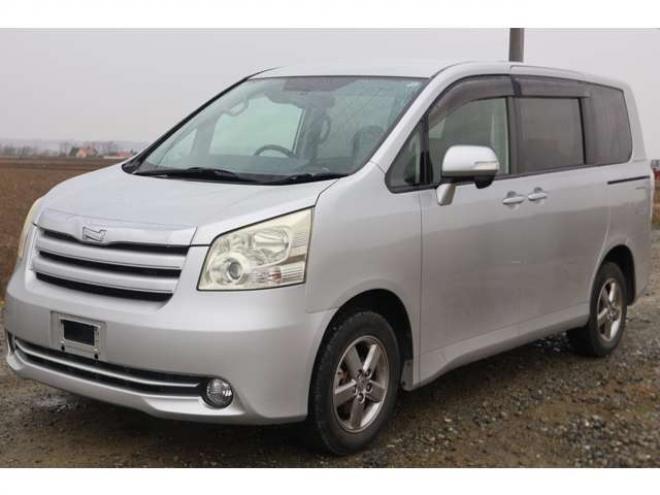 ノア2.0 X 4WD　検二年　バックカメラ　自社　ローンカノウ 2000