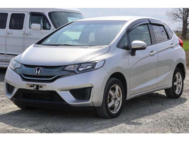 フィット1.5 ハイブリッド Fパッケージ 4WD　検2年　自社　ローンカノウ 1500
