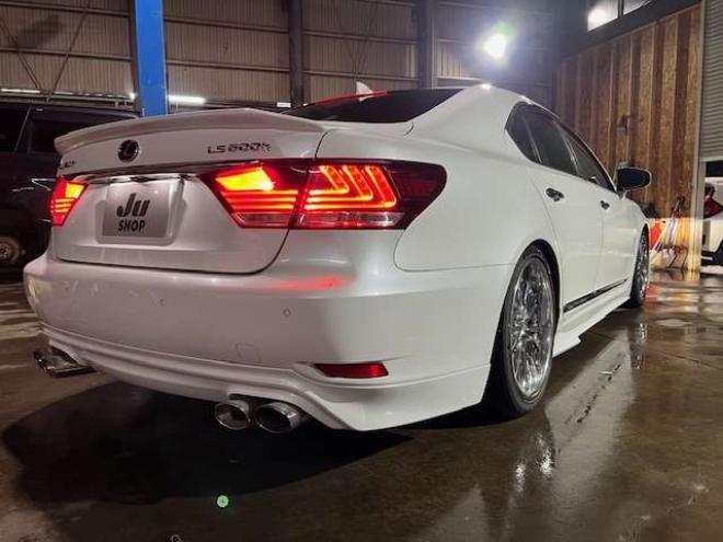 レクサスLSハイブリッド 600h バージョンC Iパッケージ 4WD　WALD&モデリスタエアロ・左右出しマフラー・20インチAW・エアサスコントローラー・ブラックレザー・パワートランク・純正HDDナビ・バックモニター・純正エンジンスターター・カードキー 5000
