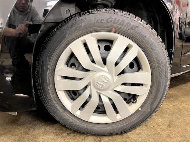 フィット１３Ｇ　Ｌパッケージ　本州仕入　ワンオーナー　寒冷地仕様　禁煙車　社外１５インチＡＷ　スタッドレスタイヤ付　純正ナビ　地デジ　バックカメラ　純正エンジンスターター　フロントガラス熱線　ミラーヒーター　アイドリングストップ 4WD 1300 5Dr