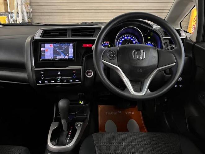 フィット１３Ｇ　Ｌパッケージ　本州仕入　ワンオーナー　寒冷地仕様　禁煙車　社外１５インチＡＷ　スタッドレスタイヤ付　純正ナビ　地デジ　バックカメラ　純正エンジンスターター　フロントガラス熱線　ミラーヒーター　アイドリングストップ 4WD 1300 5Dr