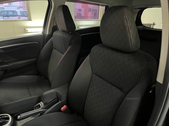 フィット１３Ｇ　Ｌパッケージ　本州仕入　ワンオーナー　寒冷地仕様　禁煙車　社外１５インチＡＷ　スタッドレスタイヤ付　純正ナビ　地デジ　バックカメラ　純正エンジンスターター　フロントガラス熱線　ミラーヒーター　アイドリングストップ 4WD 1300 5Dr