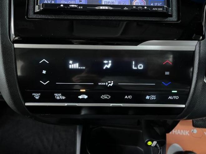フィット１３Ｇ　Ｌパッケージ　本州仕入　ワンオーナー　寒冷地仕様　禁煙車　社外１５インチＡＷ　スタッドレスタイヤ付　純正ナビ　地デジ　バックカメラ　純正エンジンスターター　フロントガラス熱線　ミラーヒーター　アイドリングストップ 4WD 1300 5Dr