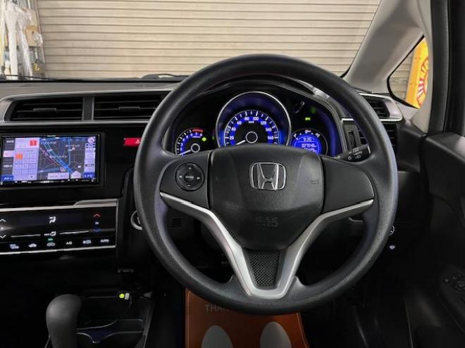 フィット１３Ｇ　Ｌパッケージ　本州仕入　ワンオーナー　寒冷地仕様　禁煙車　社外１５インチＡＷ　スタッドレスタイヤ付　純正ナビ　地デジ　バックカメラ　純正エンジンスターター　フロントガラス熱線　ミラーヒーター　アイドリングストップ 4WD 1300 5Dr