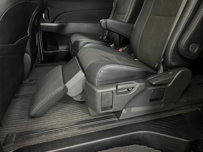 エスティマアエラス　プレミアムエディション　本州仕入　寒冷地仕様　禁煙車　パワーバックドア　両側パワースライドドア　純正ブラックハーフレザーシート　純正１８インチＡＷ　社外１８ＡＷ＋スタッドレスタイヤ付　前後コーナーセンサー　フロントガラス熱線 4WD 2400 5Dr